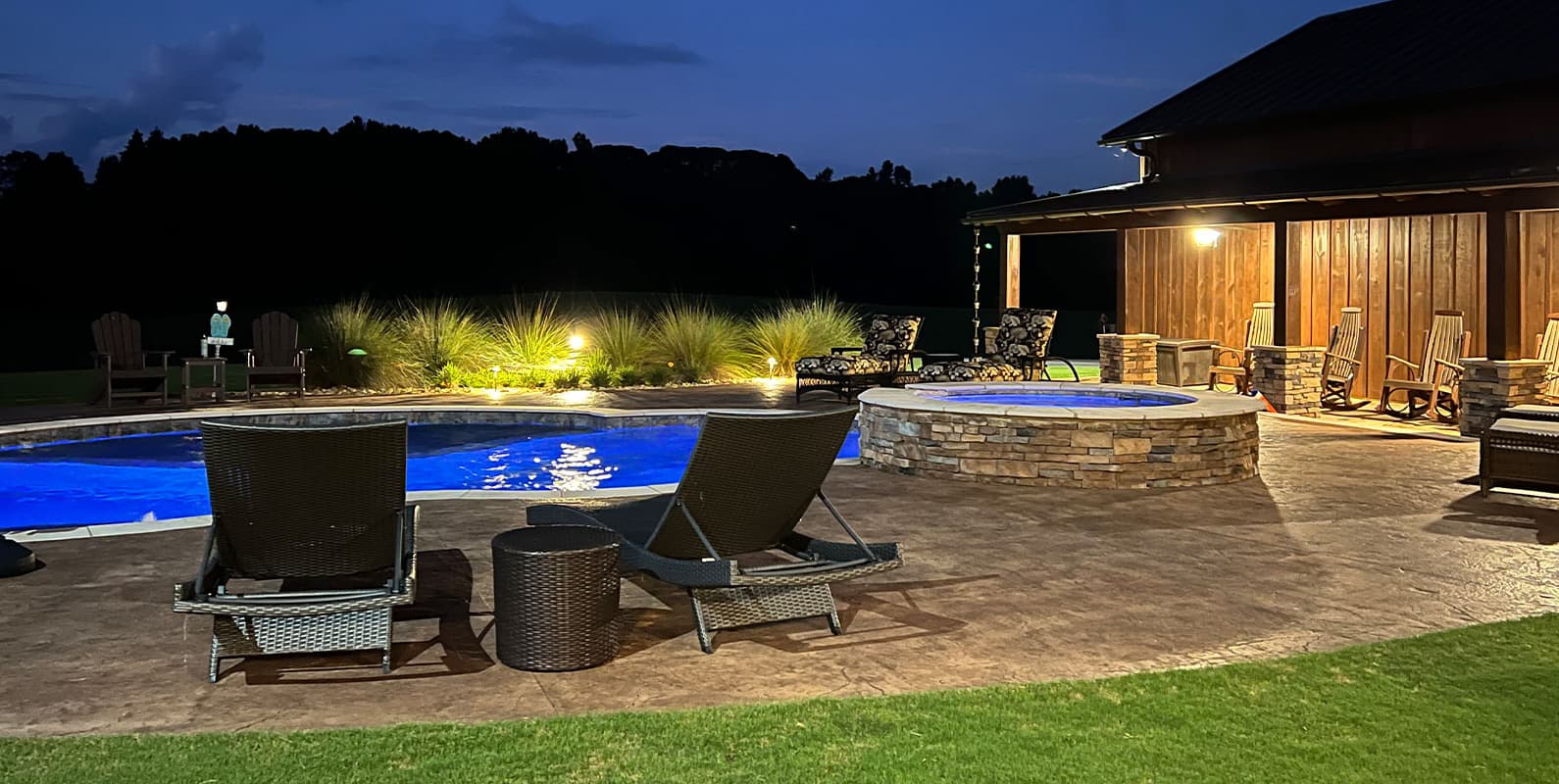 Pools & Outdoor Living